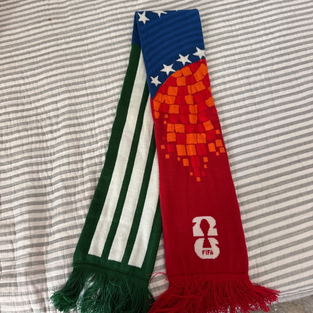Adidas FIFA World Cup 2026 Scarf Green Red Multi Color Soccer Fan Gear KE9641